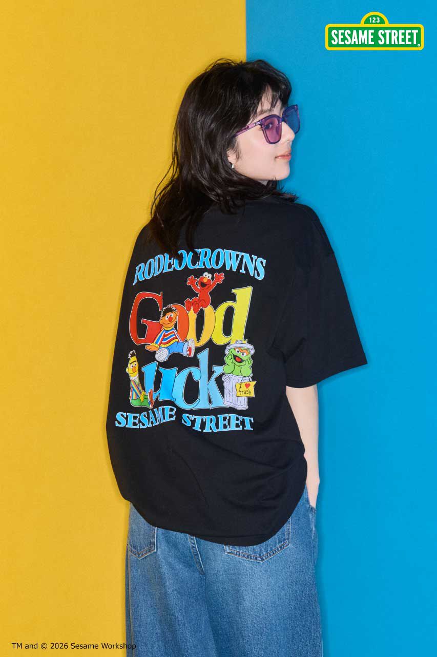 RODEO CROWNS「（UNISEX）(SESAMESTREET)GoodLuckTシャツ」|Tシャツ・カットソー|BLK