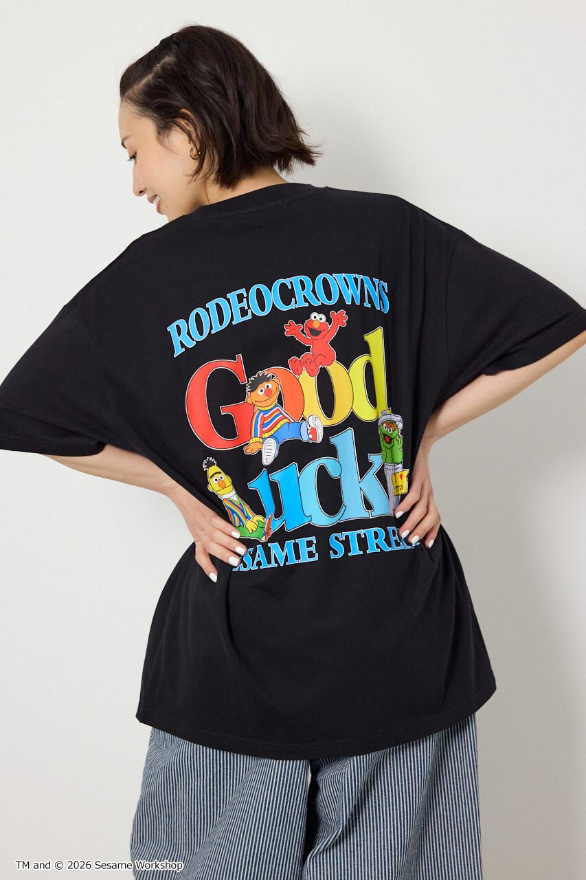 RODEO CROWNS「（UNISEX）(SESAMESTREET)GoodLuckTシャツ」|Tシャツ・カットソー|