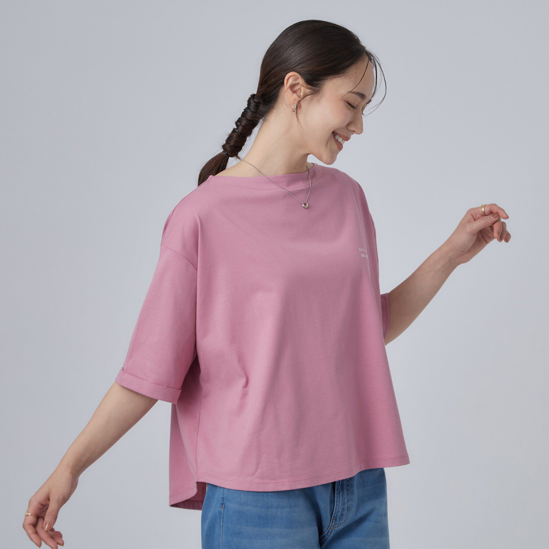 SHOO･LA･RUE「【洗濯機可/体型カバー】首元すっきり ゆるバックギャザーTシャツ」|Tシャツ・カットソー|