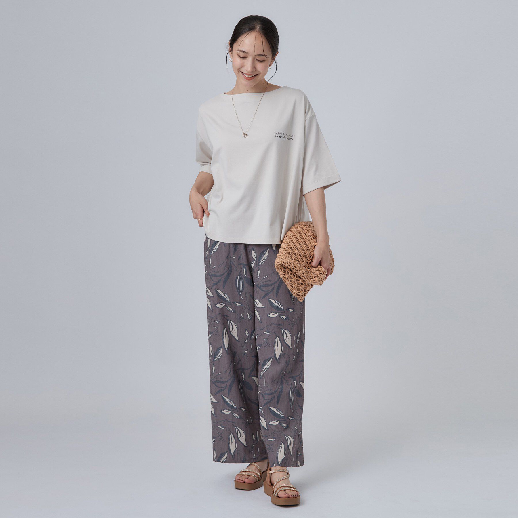 SHOO･LA･RUE「【洗濯機可/体型カバー】首元すっきり ゆるバックギャザーTシャツ」|Tシャツ・カットソー|