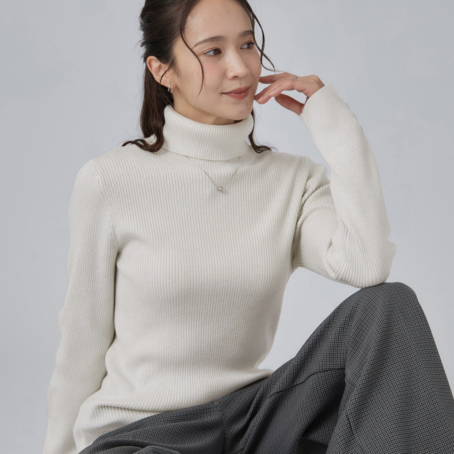 SHOO･LA･RUE「【絶妙なゆるピタ/S-LL/洗濯機可】華やかラメリブタートルニット」|ニット・セーター|シルバー(006)