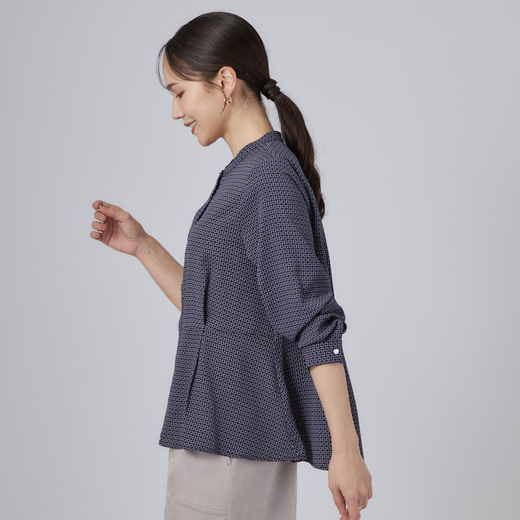 SHOO･LA･RUE「【S-LL/洗濯機可/通勤】インせず着られる ウエストタックペプラムブラウス」|シャツ・ブラウス|