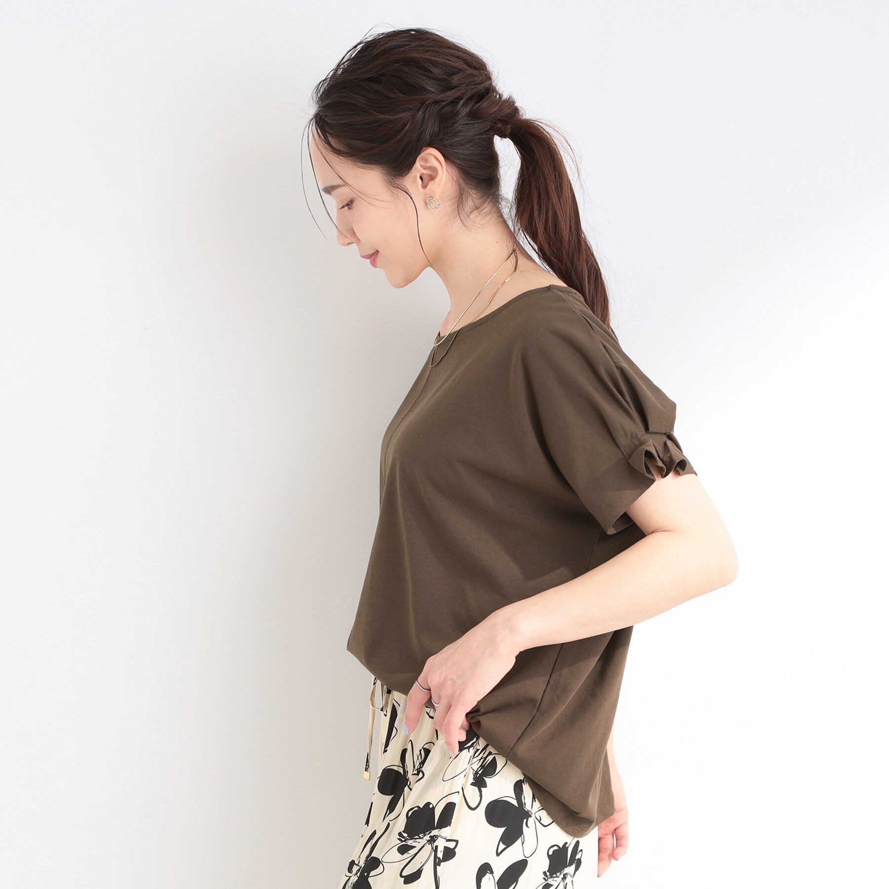 SHOO･LA･RUE「【S-LL/UV/プチプラ】お袖タックで好印象 デザインTシャツ」|Tシャツ・カットソー|
