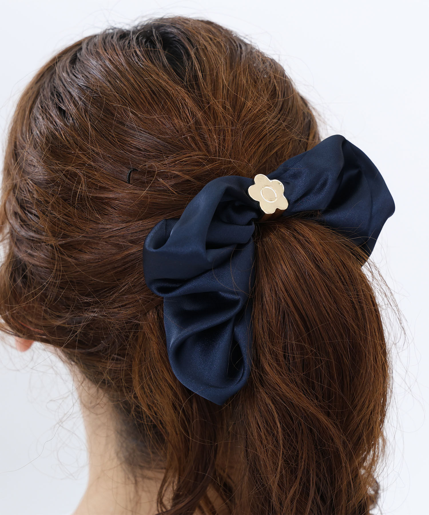 MARY QUANT「メタルデイジーサテン シュシュ」|ヘアゴム・シュシュ|