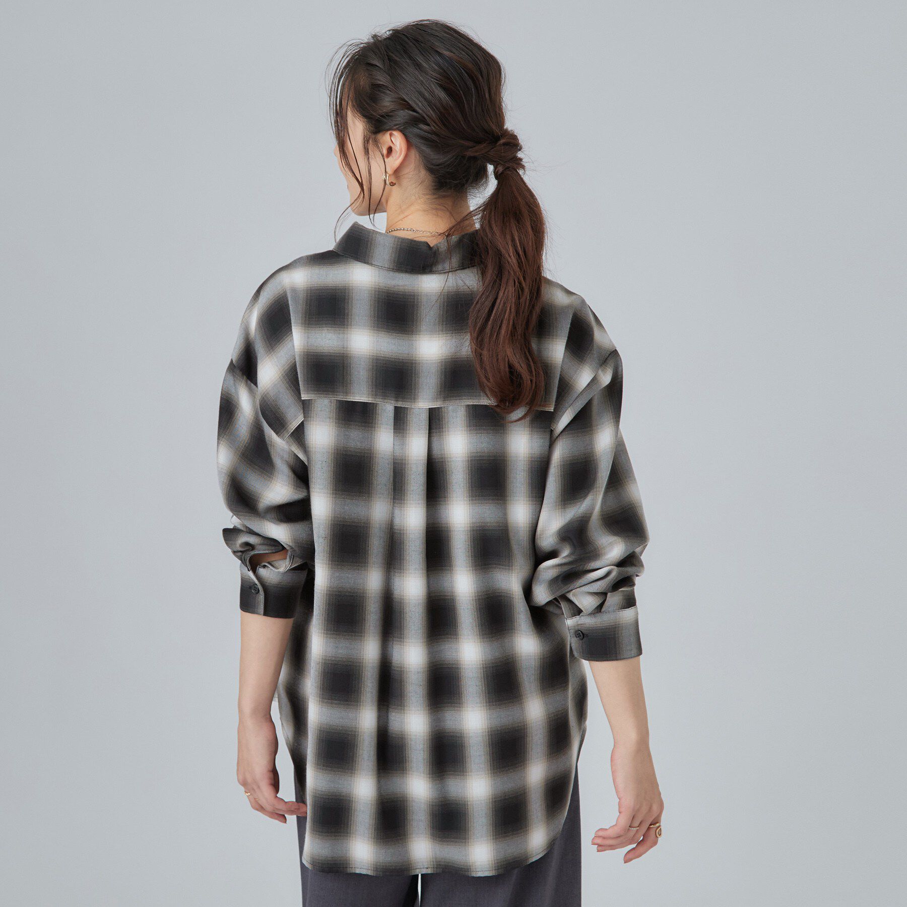 SHOO･LA･RUE「【洗濯後しわになりにくい/S-LL】気分で選ぶ 大人のデイリー使いに ベーシックシャツ」|シャツ・ブラウス|