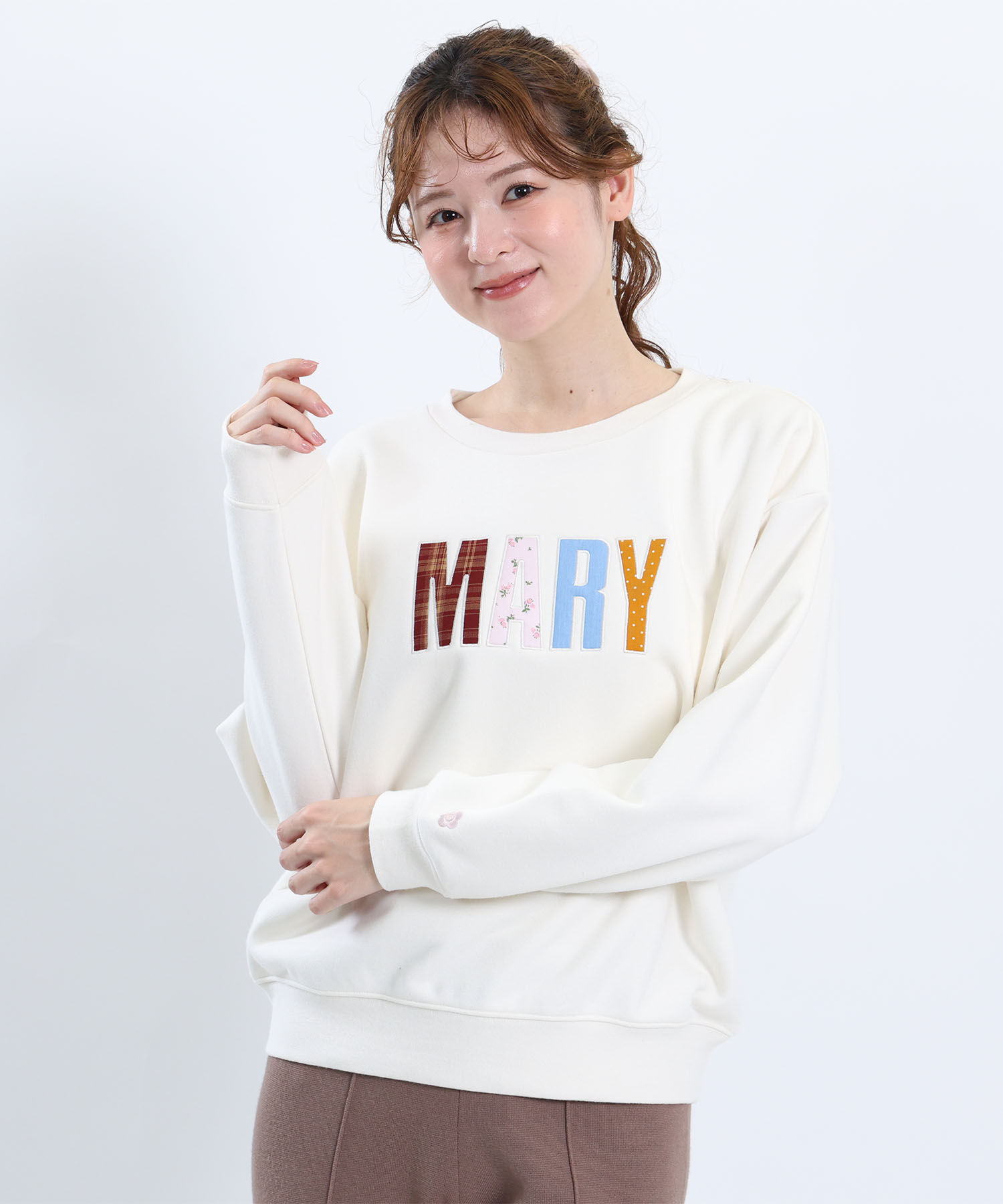 MARY QUANT「MARYアップリケロゴ プルオーバー」|スウェット・ジャージ|アイボリー