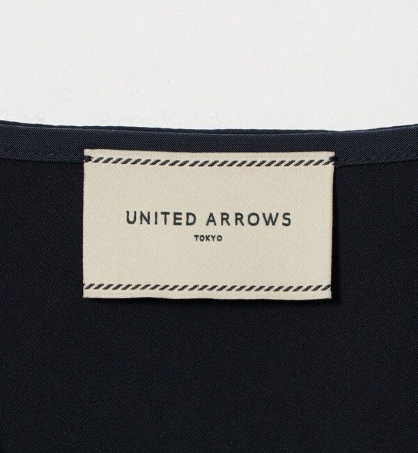 UNITED ARROWS「サテン ラウンド Vネック ブラウス」|シャツ・ブラウス|