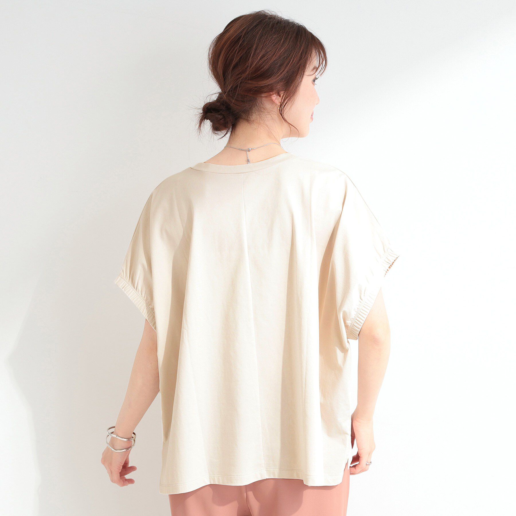 SHOO･LA･RUE「【洗濯機可】シンプルにこなれて見せる お袖ギャザードルマンTシャツ」|Tシャツ・カットソー|