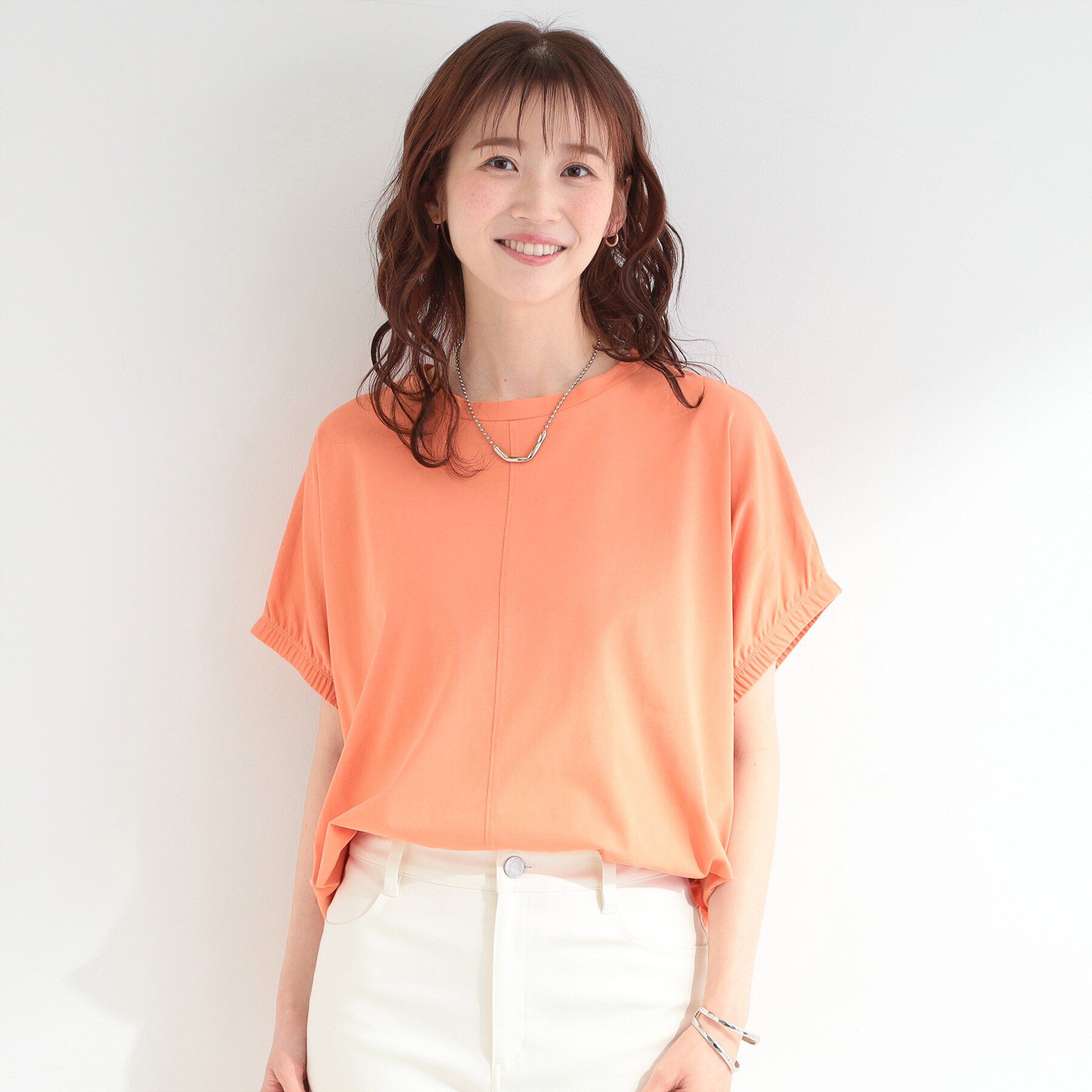 SHOO･LA･RUE「【洗濯機可】シンプルにこなれて見せる お袖ギャザードルマンTシャツ」|Tシャツ・カットソー|