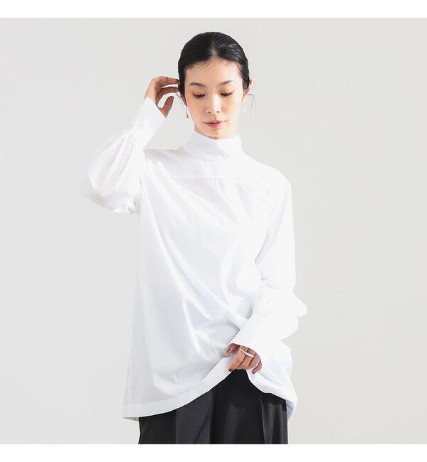 Demi-Luxe BEAMS 「AK+1 / シャンブレー ハイネック ブラウス」|シャツ・ブラウス|WHITE