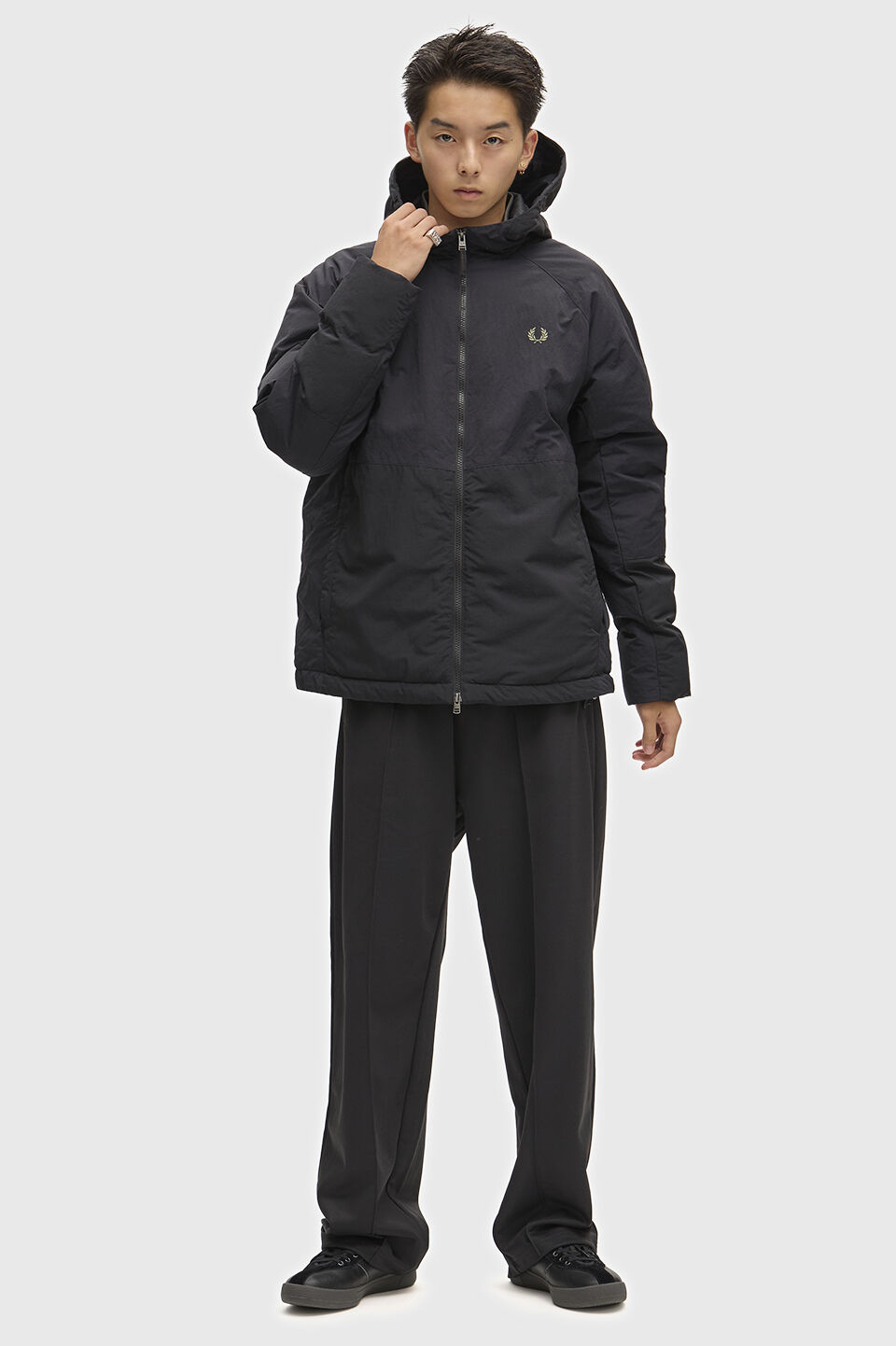 FRED PERRY 「FRED PERRY／Fabric Block Padded Jacket／ワンポイントロゴ フーデッドパデッドジャケット」|ブルゾン・スタジャン|