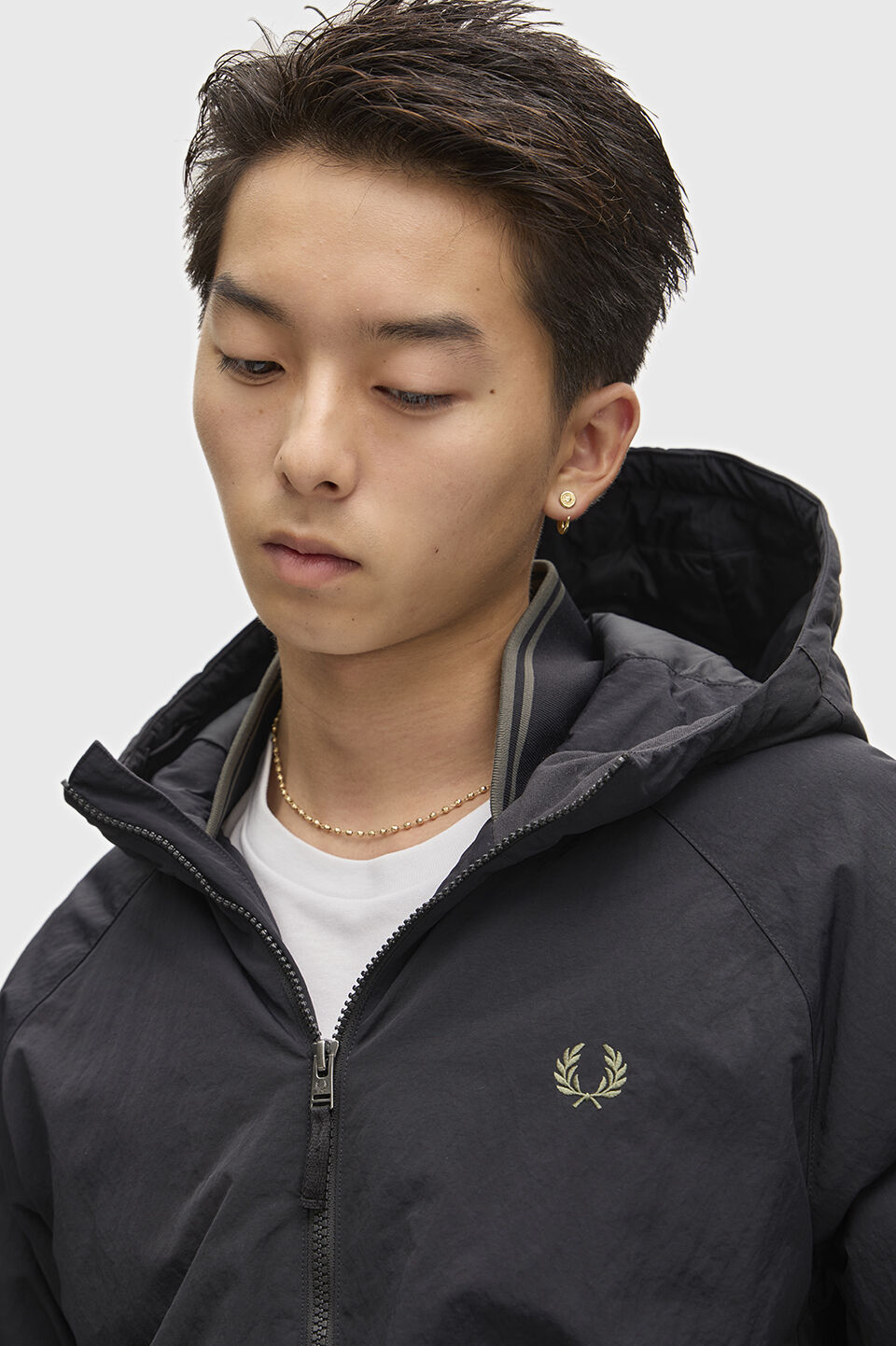 FRED PERRY 「FRED PERRY／Fabric Block Padded Jacket／ワンポイントロゴ フーデッドパデッドジャケット」|ブルゾン・スタジャン|