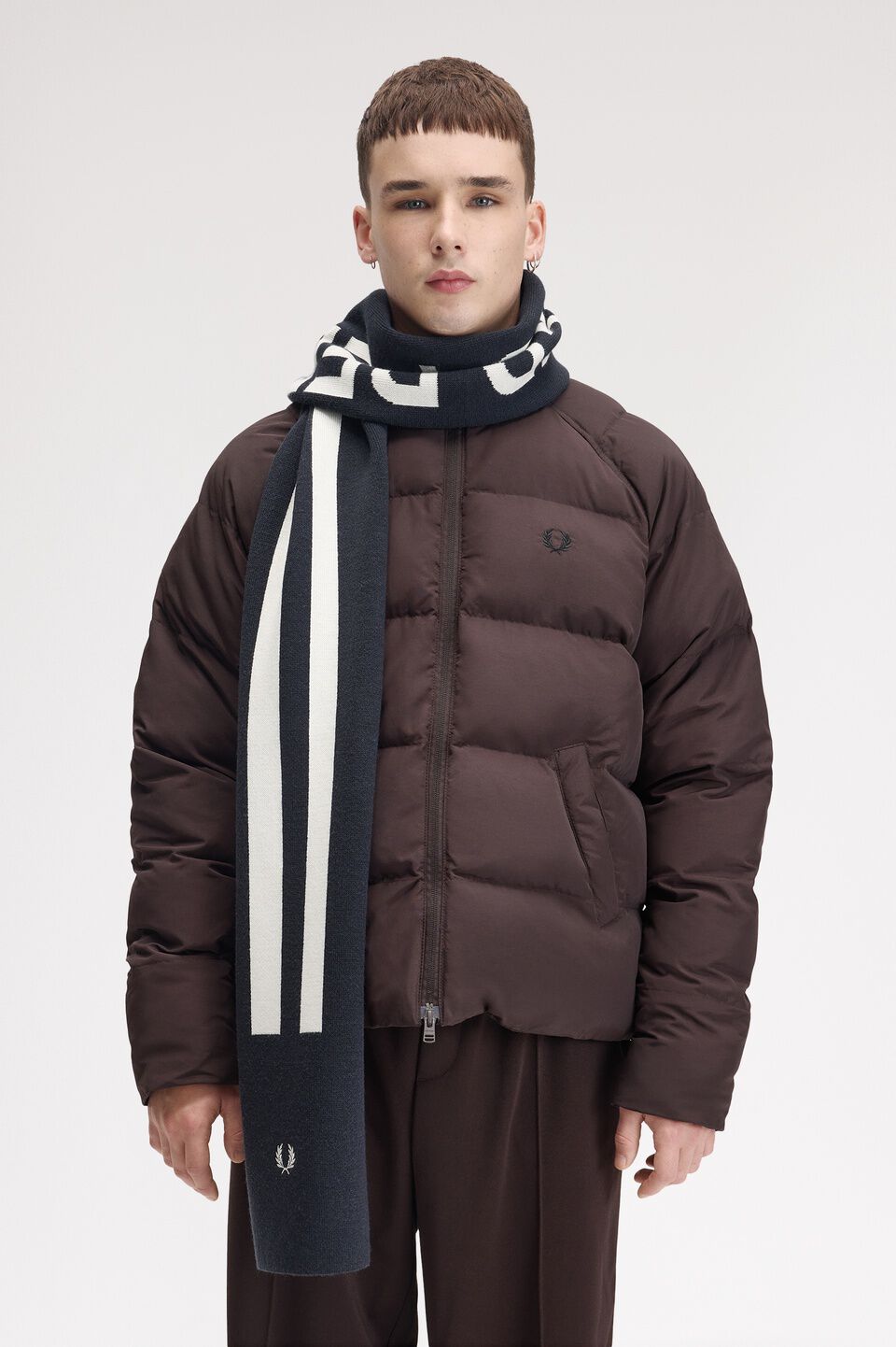 FRED PERRY 「FRED PERRY／Bold Branding Scarf／ブランドロゴジャガードマフラー」|マフラー|
