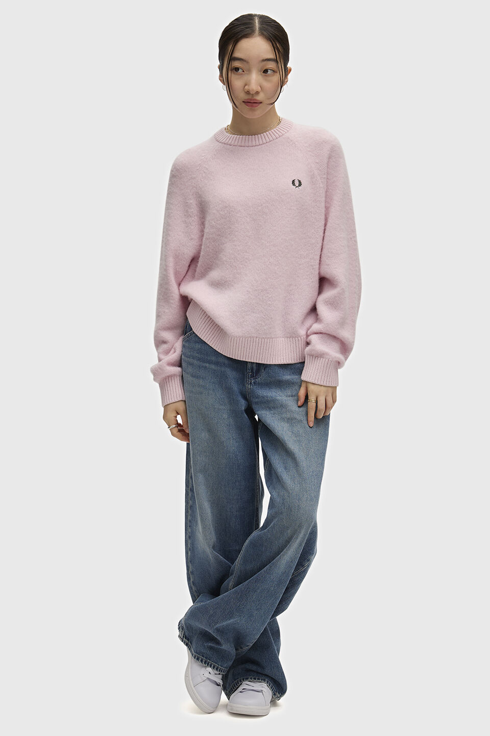 FRED PERRY 「FRED PERRY／Brushed Crew Neck Jumper／ワンポイント刺繍ロゴ クルーネックニット」|ニット・セーター|
