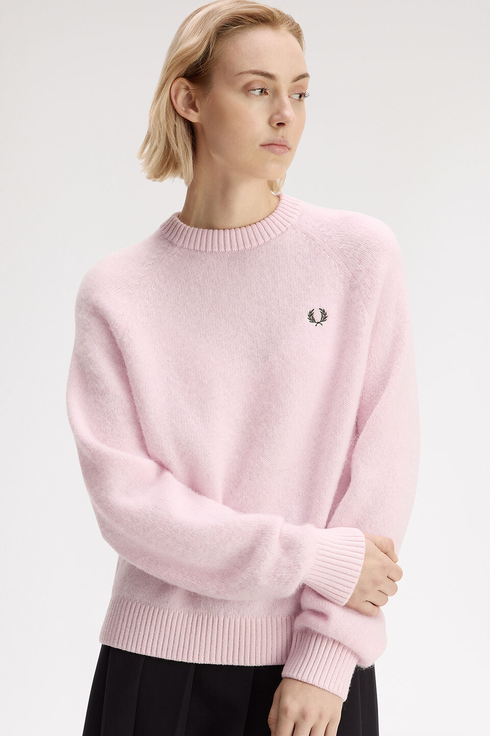 FRED PERRY 「FRED PERRY／Brushed Crew Neck Jumper／ワンポイント刺繍ロゴ クルーネックニット」|ニット・セーター|