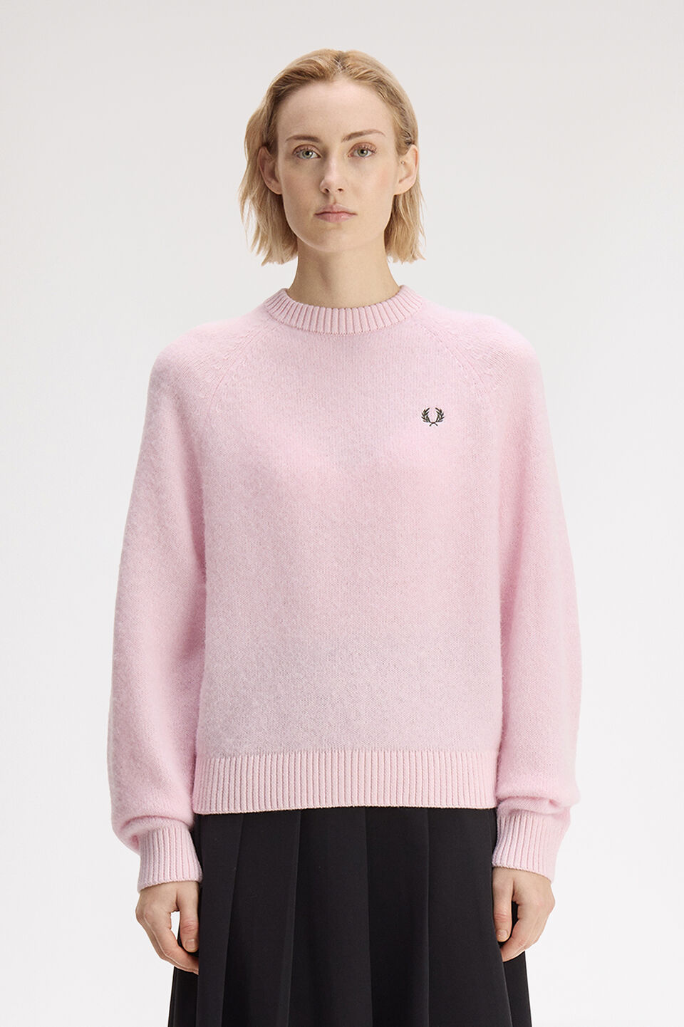 FRED PERRY 「FRED PERRY／Brushed Crew Neck Jumper／ワンポイント刺繍ロゴ クルーネックニット」|ニット・セーター|