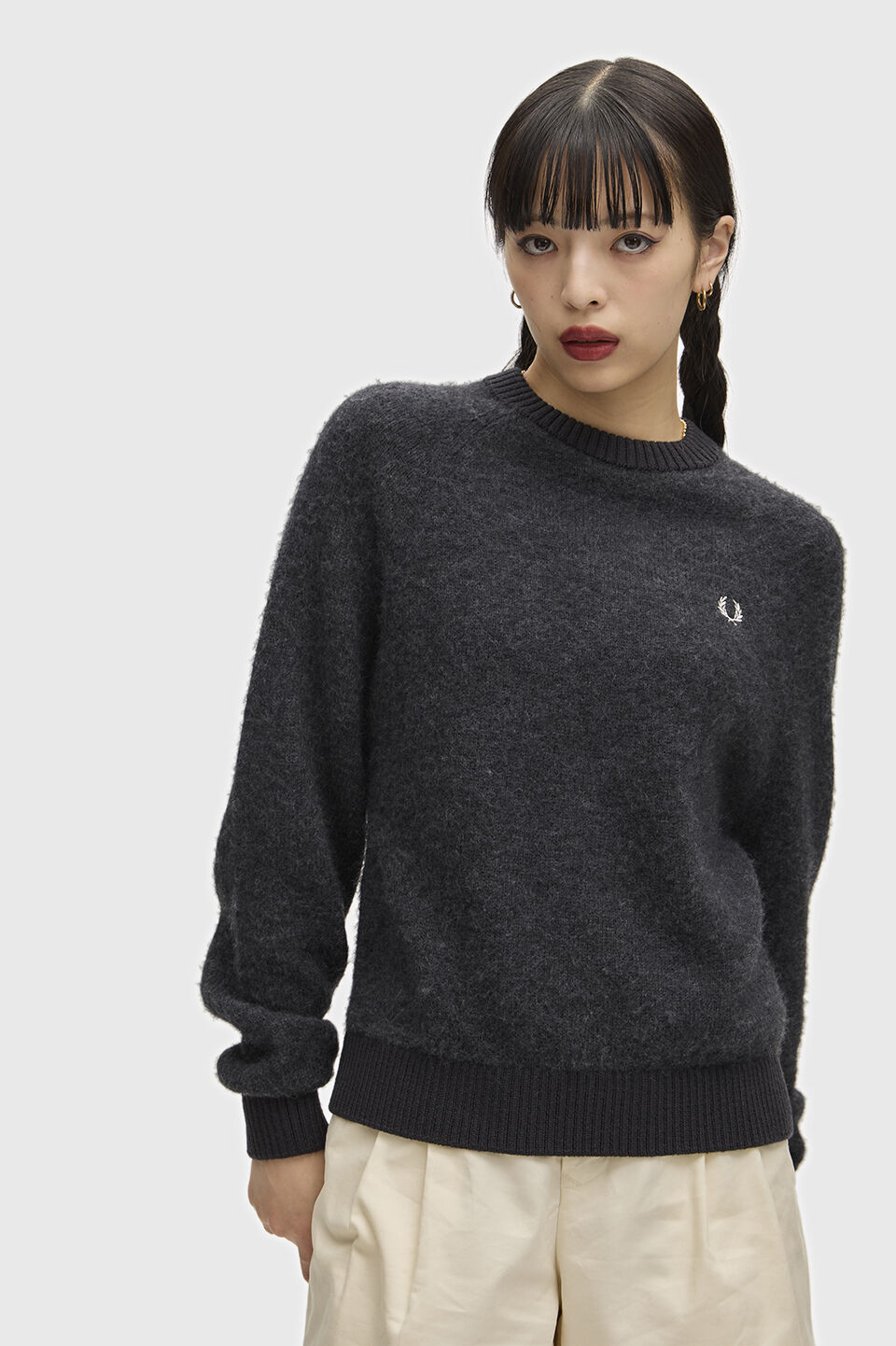 FRED PERRY 「FRED PERRY／Brushed Crew Neck Jumper／ワンポイント刺繍ロゴ クルーネックニット」|ニット・セーター|