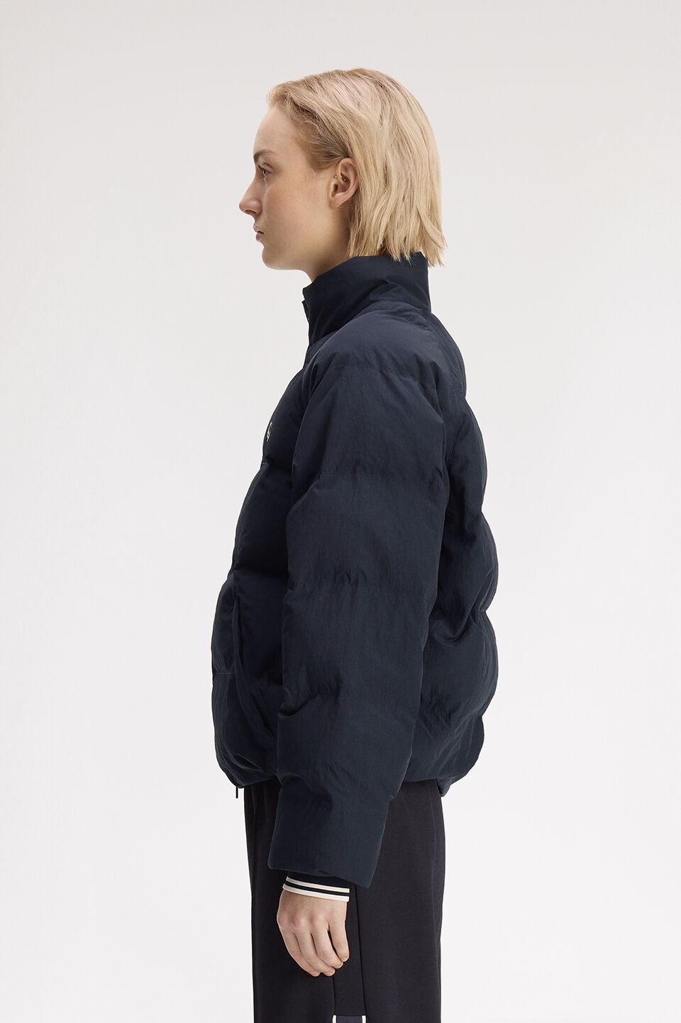 FRED PERRY 「FRED PERRY／Raglan Sleeve Padded Jacket／ワンポイントロゴ ラグランスリーブ 中綿ジャケット」|ブルゾン・スタジャン|