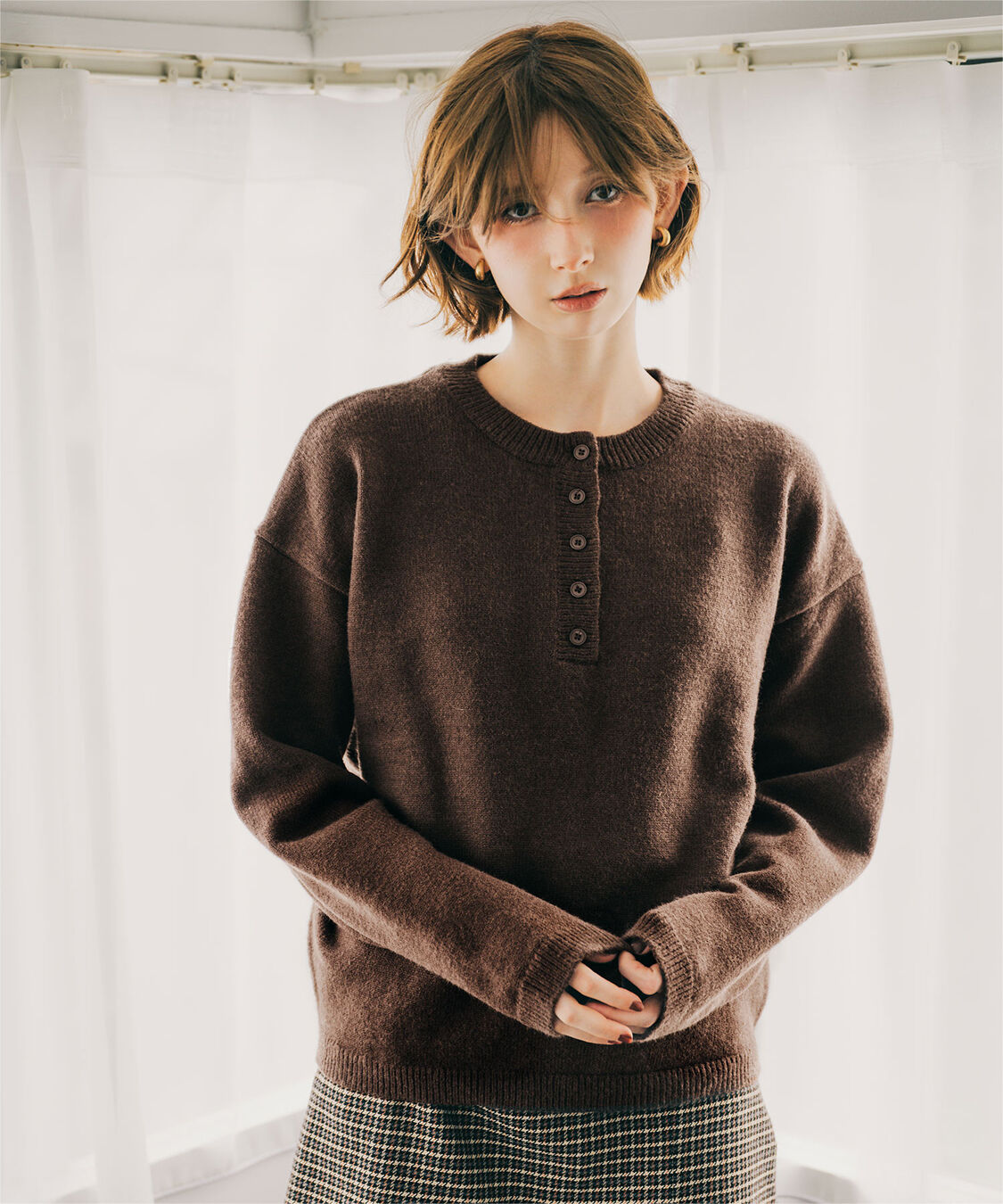 miette「【池田アリスさんコラボアイテム】ヘンリーネックニットプルオーバー」|ニット・セーター|ブラウン