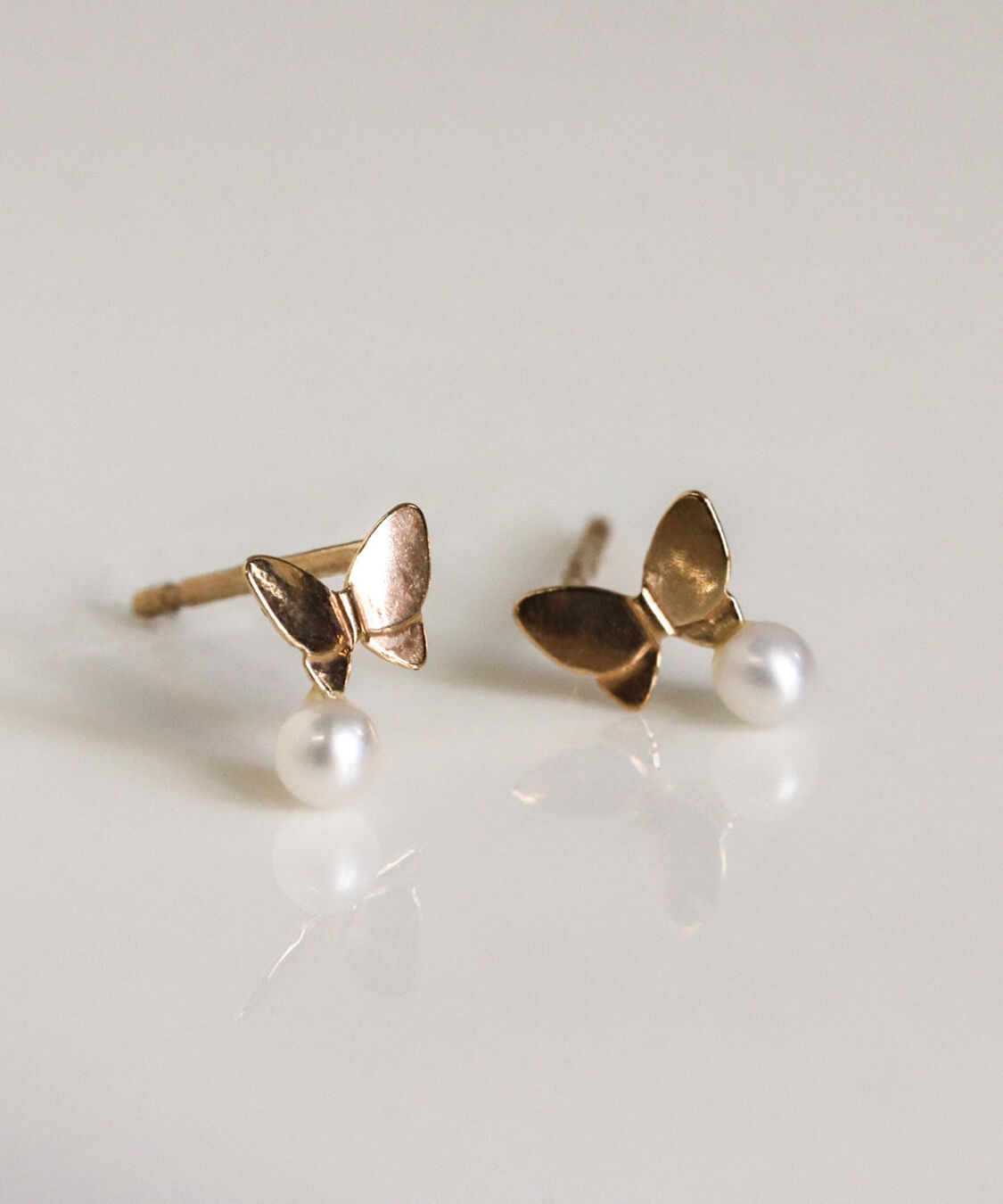  「パール バタフライ ピアス | K10YG  〈Web限定〉」|ピアス|