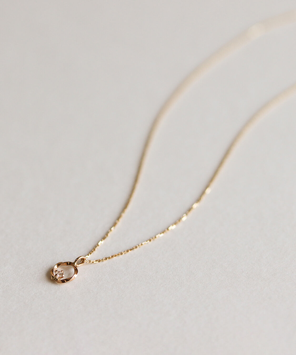  「【WEB先行予約商品】ダイヤモンド サークル ネックレス | K10YG〈ギフトセット〉」|ネックレス|