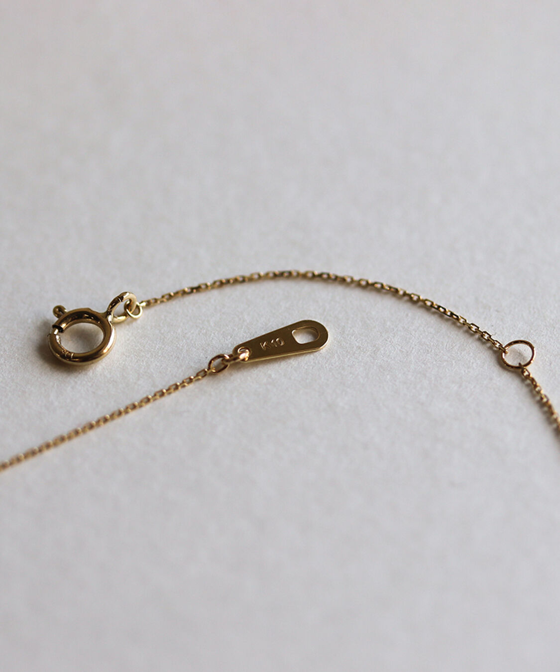  「【WEB先行予約商品】ダイヤモンド サークル ネックレス | K10YG〈ギフトセット〉」|ネックレス|
