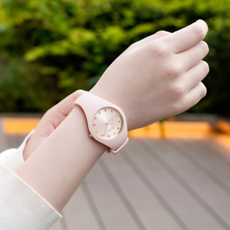 ICE-WATCH「〈ICE-WATCH(ｱｲｽｳｫｯﾁ)〉ICE cosmos ﾗｲﾄﾋﾟｰﾁ ｽﾓｰﾙﾌﾟﾗｽ」|腕時計|