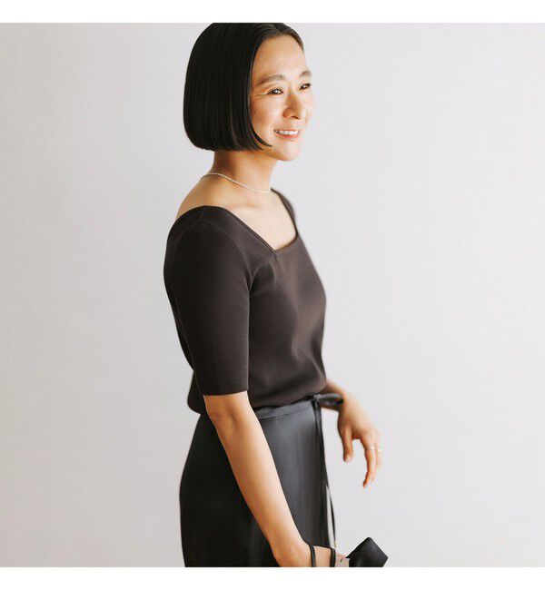 BEAMS SELECTION for WOMEN「【別注】スタイリスト佐藤佳菜子 &times; SLOANE / スクエアネック リブ Tシャツ」|Tシャツ・カットソー|DARK.BROWN