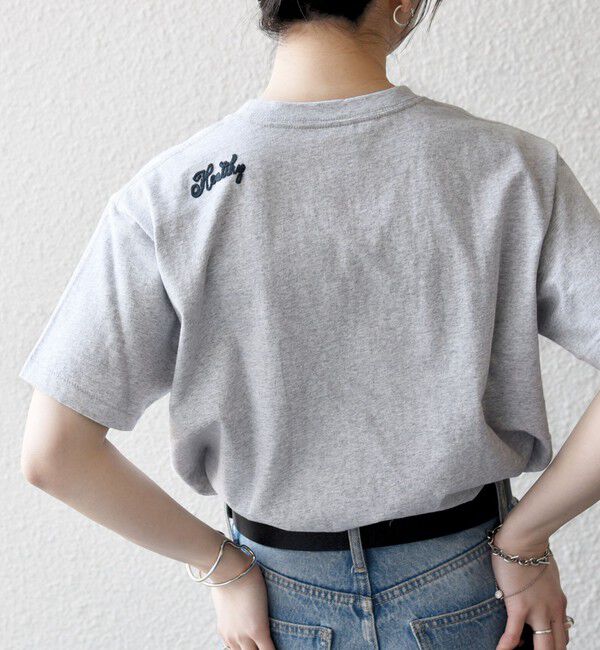 SHIPS any「【SHIPS any別注】Collegiate Pacific:〈洗濯機可能〉V ガゼット プリント & 刺繍 Tシャツ」|Tシャツ・カットソー|