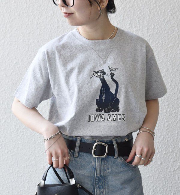 SHIPS any「【SHIPS any別注】Collegiate Pacific:〈洗濯機可能〉V ガゼット プリント & 刺繍 Tシャツ」|Tシャツ・カットソー|
