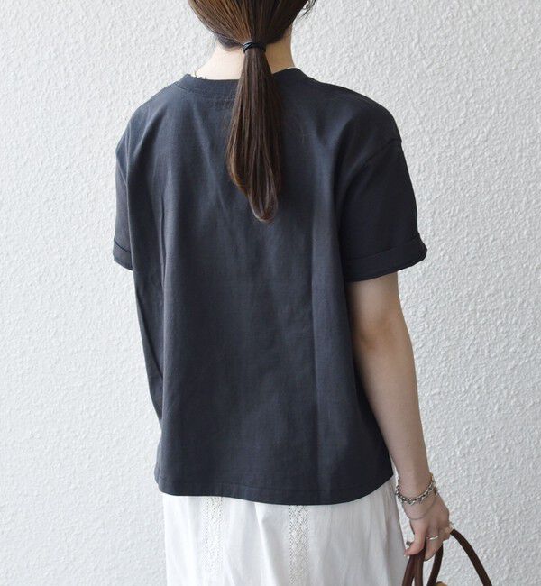SHIPS any「【SHIPS any別注】Collegiate Pacific:〈洗濯機可能〉V ガゼット プリント & 刺繍 Tシャツ」|Tシャツ・カットソー|
