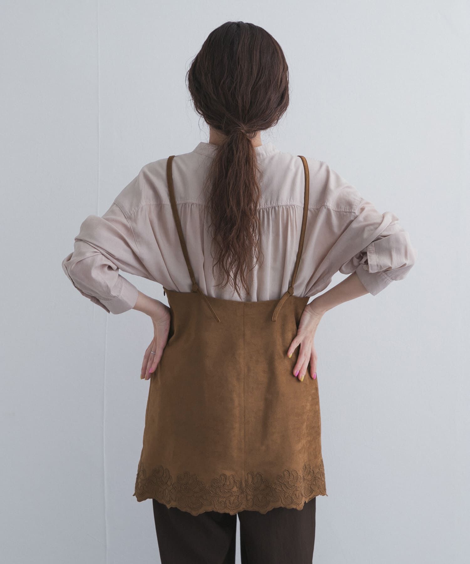 URBAN RESEARCH DOORS「ヘム刺繍スエードライクキャミソール 26AW」|その他|