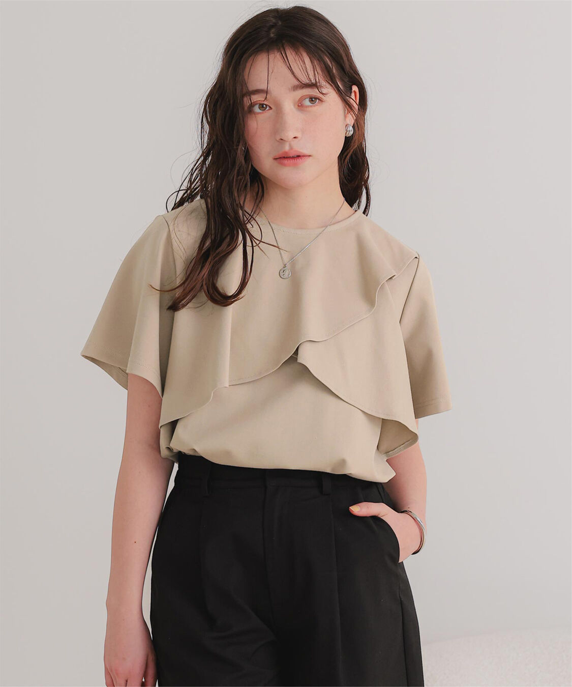 titivate「機能性カットソーフレアデザイントップス」|Tシャツ・カットソー|グレージュ
