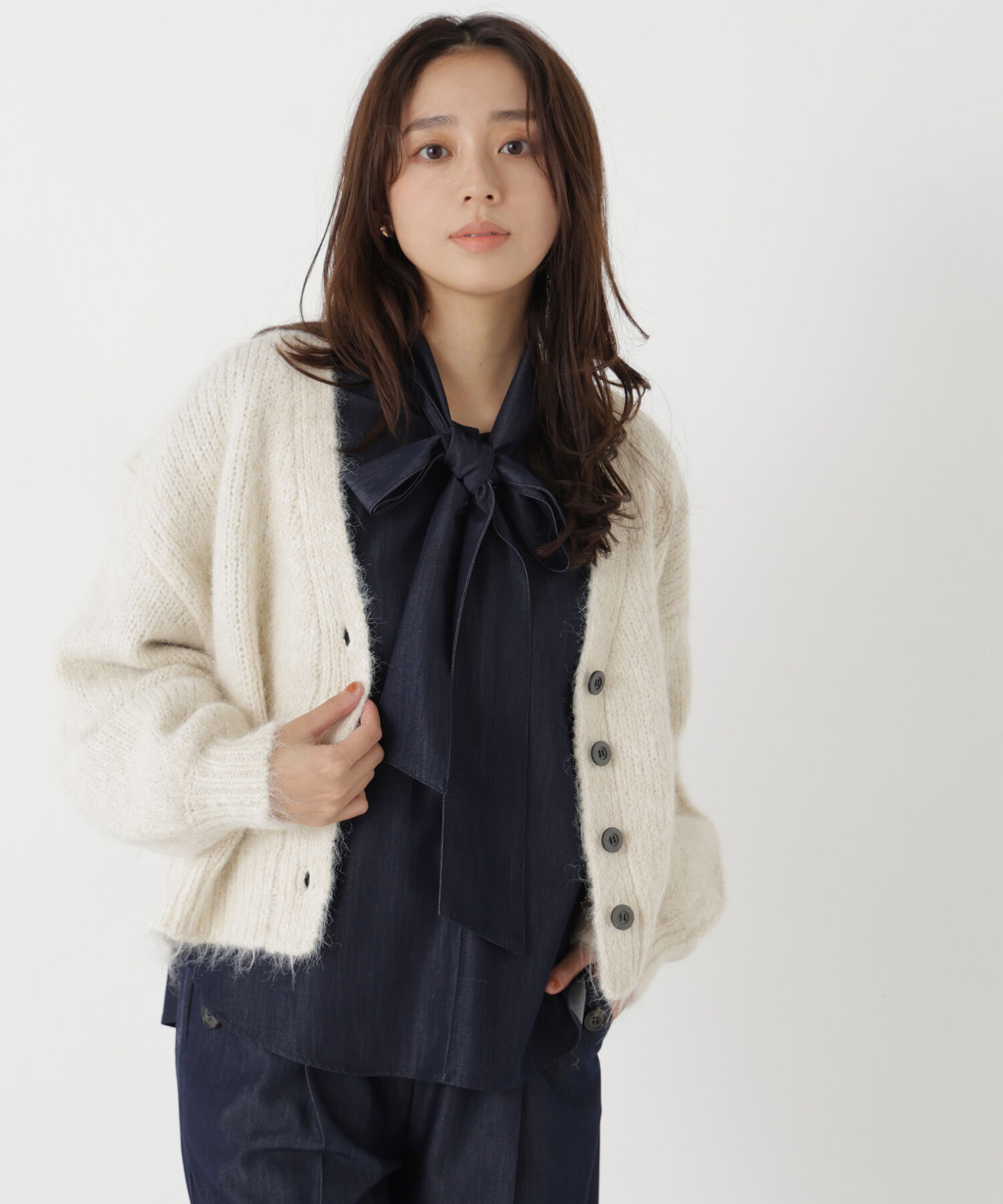  「＜Oggi・CanCam11月号掲載＞デニムライク SETUP リボンボウタイブラウス」|シャツ・ブラウス|