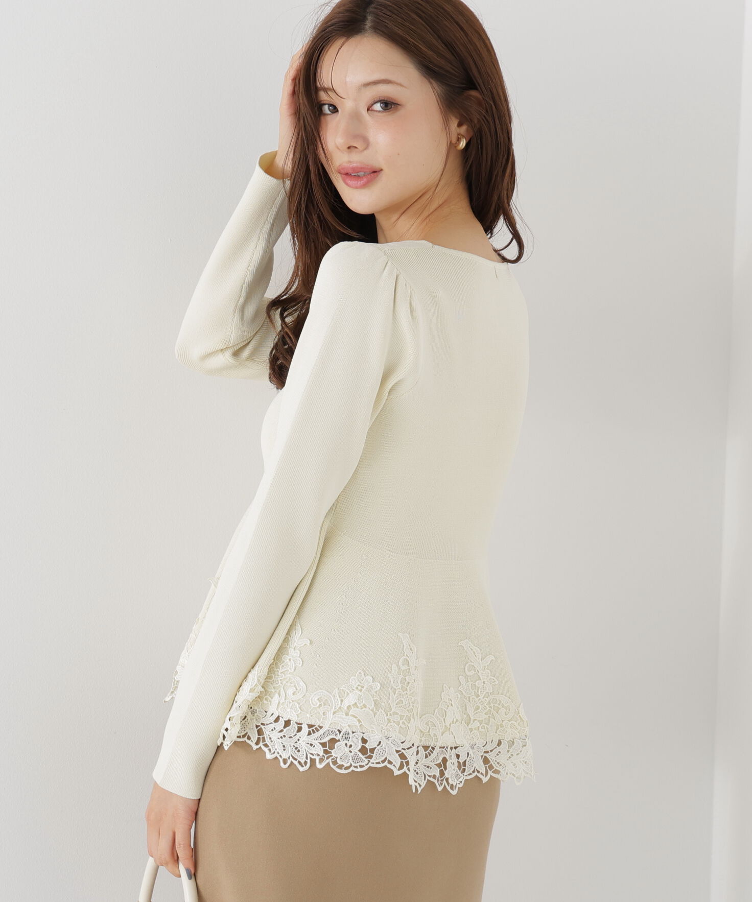 PROPORTION BODY DRESSING「<加藤栞さん着用><一部追加生産予約>ﾚｰｽﾄﾘﾑﾍﾟﾌﾟﾗﾑﾆｯﾄ 26AW」|ニット・セーター|