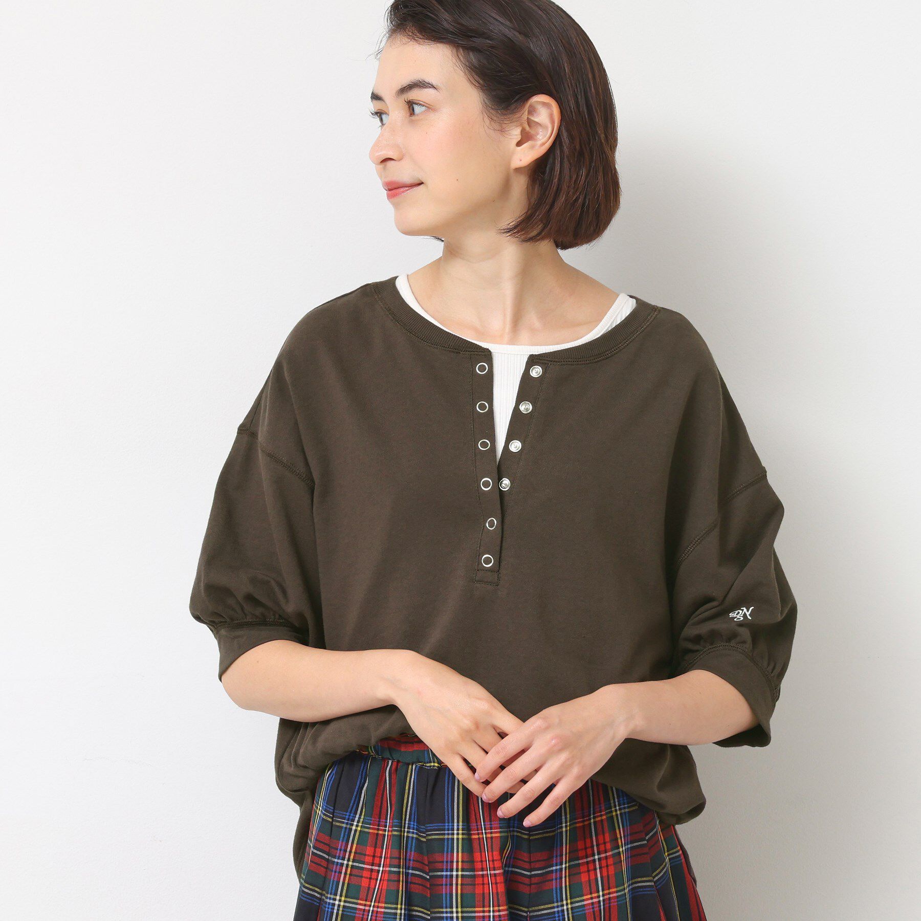 Dessin「【360度可愛い/前後2WAY/洗える】ライトコットンヘンリーカットソー」|Tシャツ・カットソー|