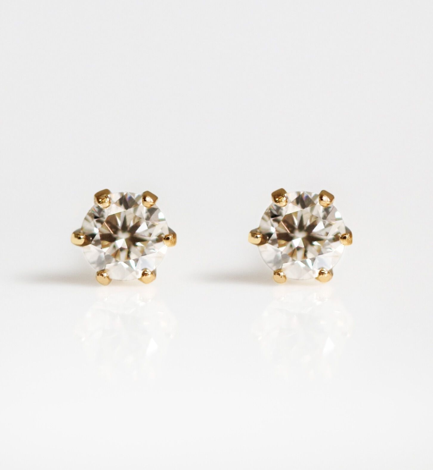  「一石 シャンパンダイヤモンド 0.1ct ピアス | K18」|ピアス|Ｋ１８