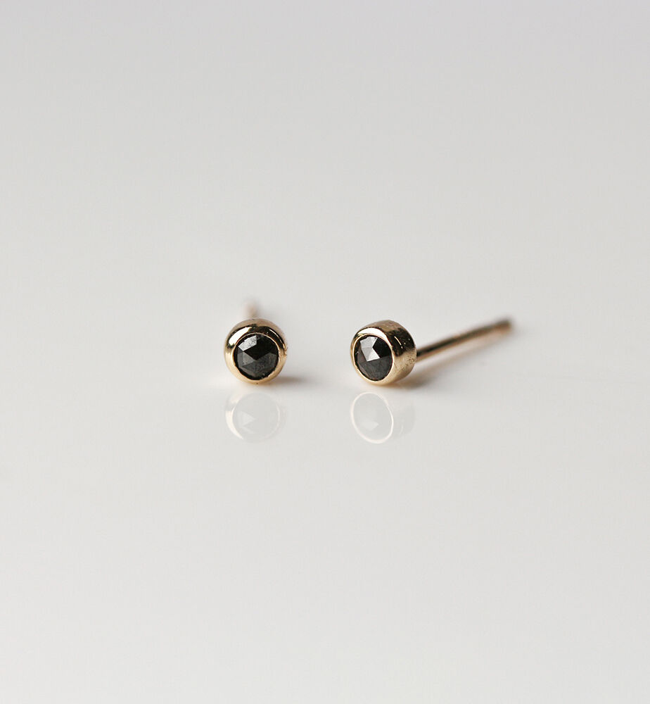  「一石 ブラックダイヤモンド 0.1ct ピアス  | K10YG」|ピアス|K10 イエローゴールド