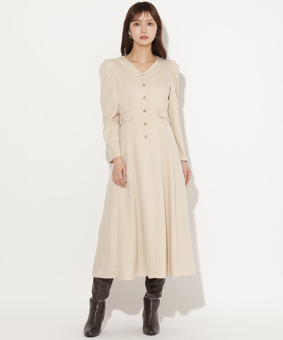 アンドクチュール「Vネックパフスリーブワンピース」|ワンピース|ベージュ