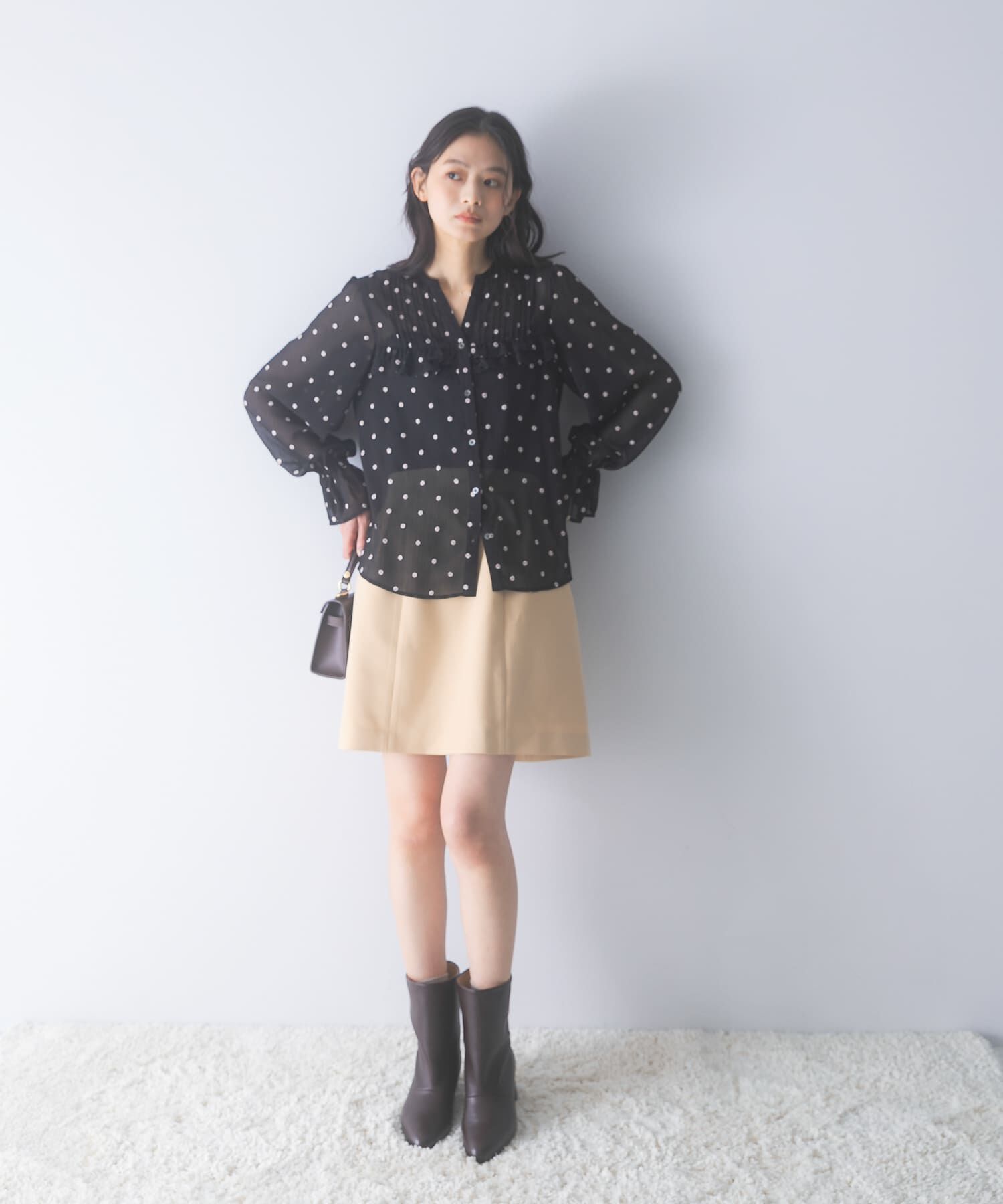 URBAN RESEARCH ROSSO「『WEB/一部店舗限定』フラワー刺繍ピンタックフリルブラウス」|シャツ・ブラウス|