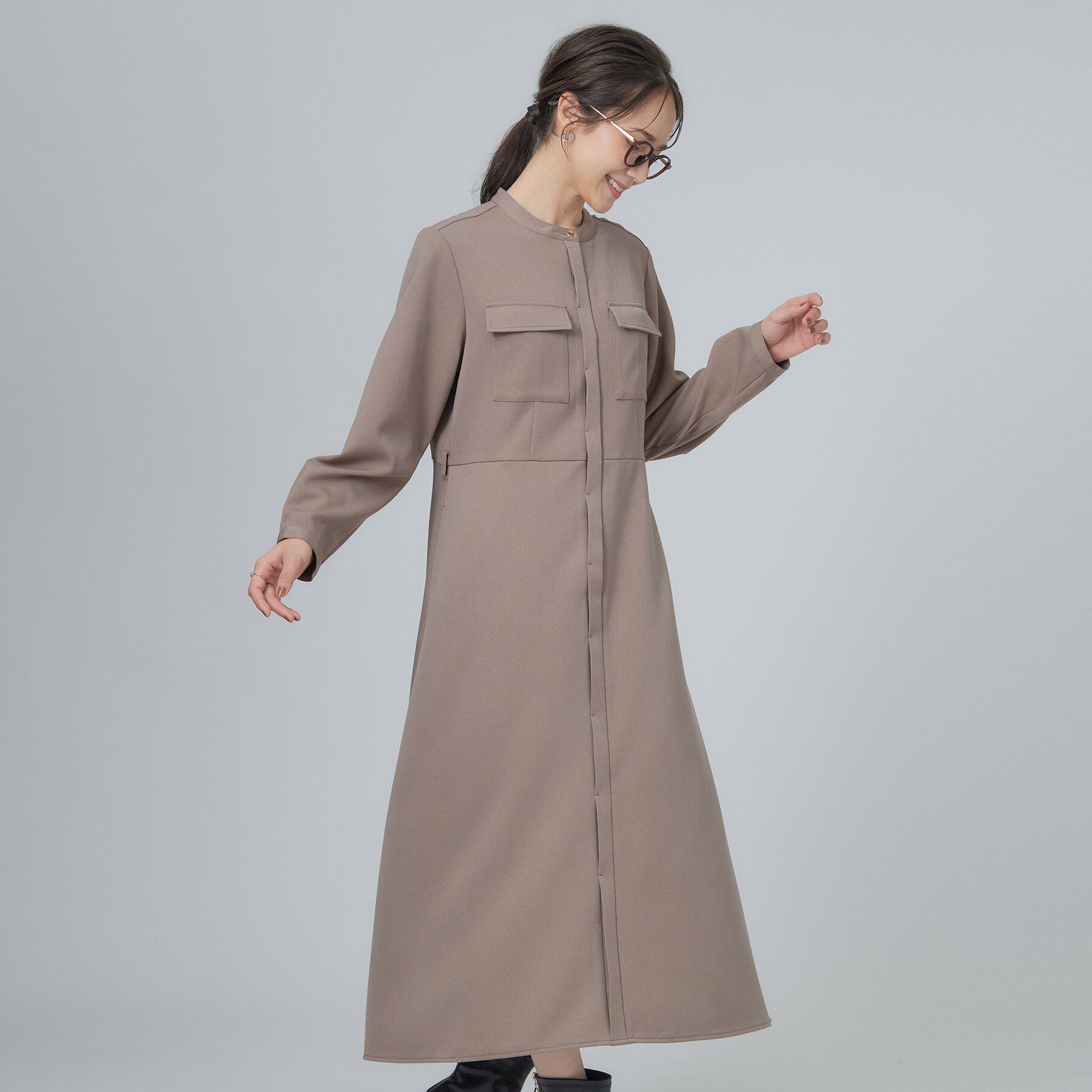 SHOO･LA･RUE「【S-LL/洗濯機可】フレアシルエットが上品見え バンドカラーベルト付シャツワンピース」|ワンピース|