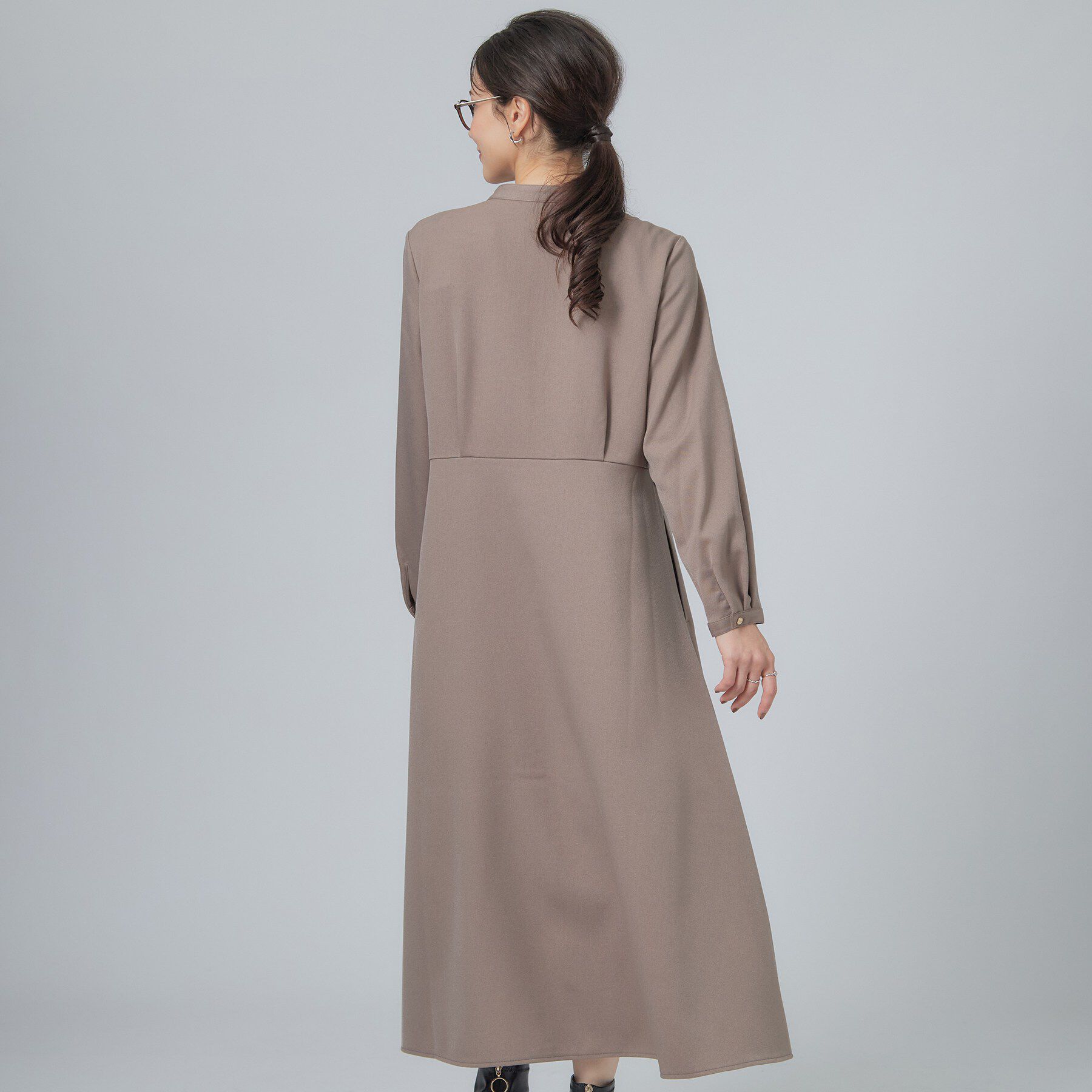 SHOO･LA･RUE「【S-LL/洗濯機可】フレアシルエットが上品見え バンドカラーベルト付シャツワンピース」|ワンピース|