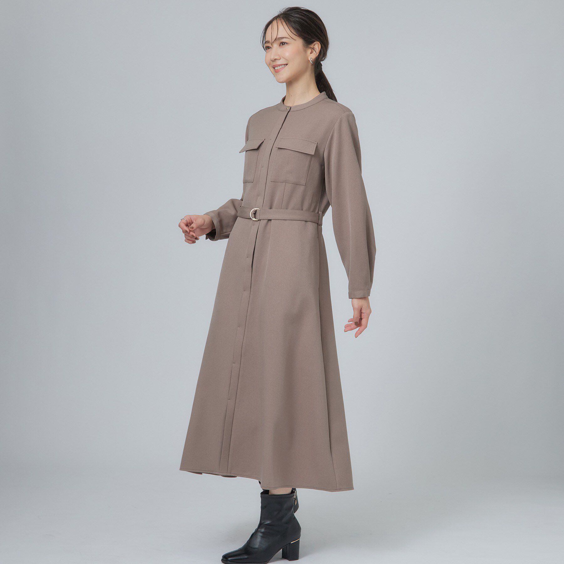 SHOO･LA･RUE「【S-LL/洗濯機可】フレアシルエットが上品見え バンドカラーベルト付シャツワンピース」|ワンピース|