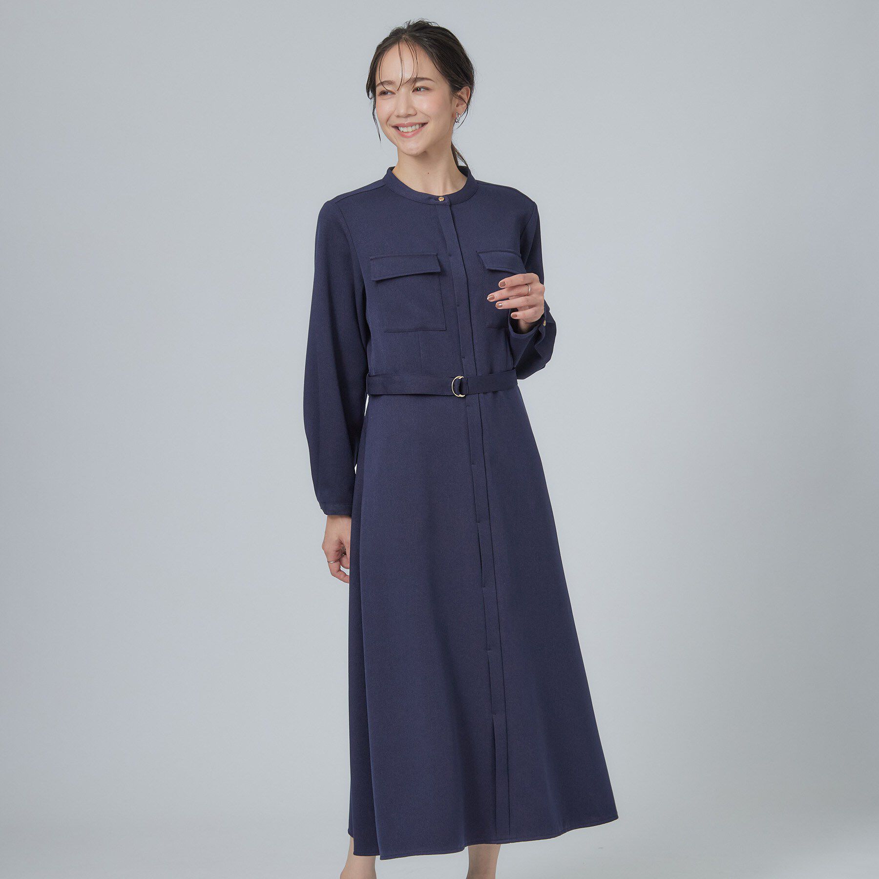 SHOO･LA･RUE「【S-LL/洗濯機可】フレアシルエットが上品見え バンドカラーベルト付シャツワンピース」|ワンピース|