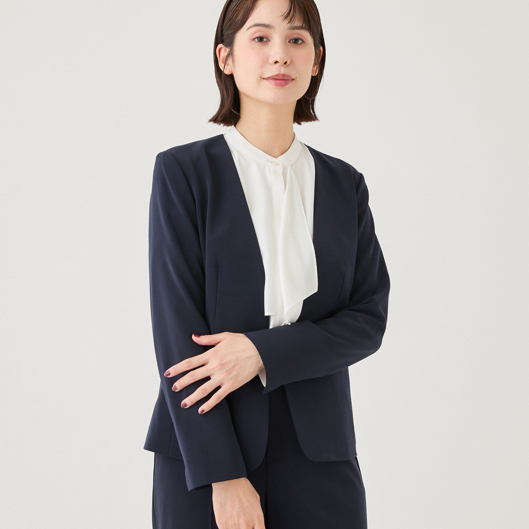 INDIVI「【通勤スーツ／洗える】ストレッチカラーレスジャケット」|スーツ|ネイビー(694)