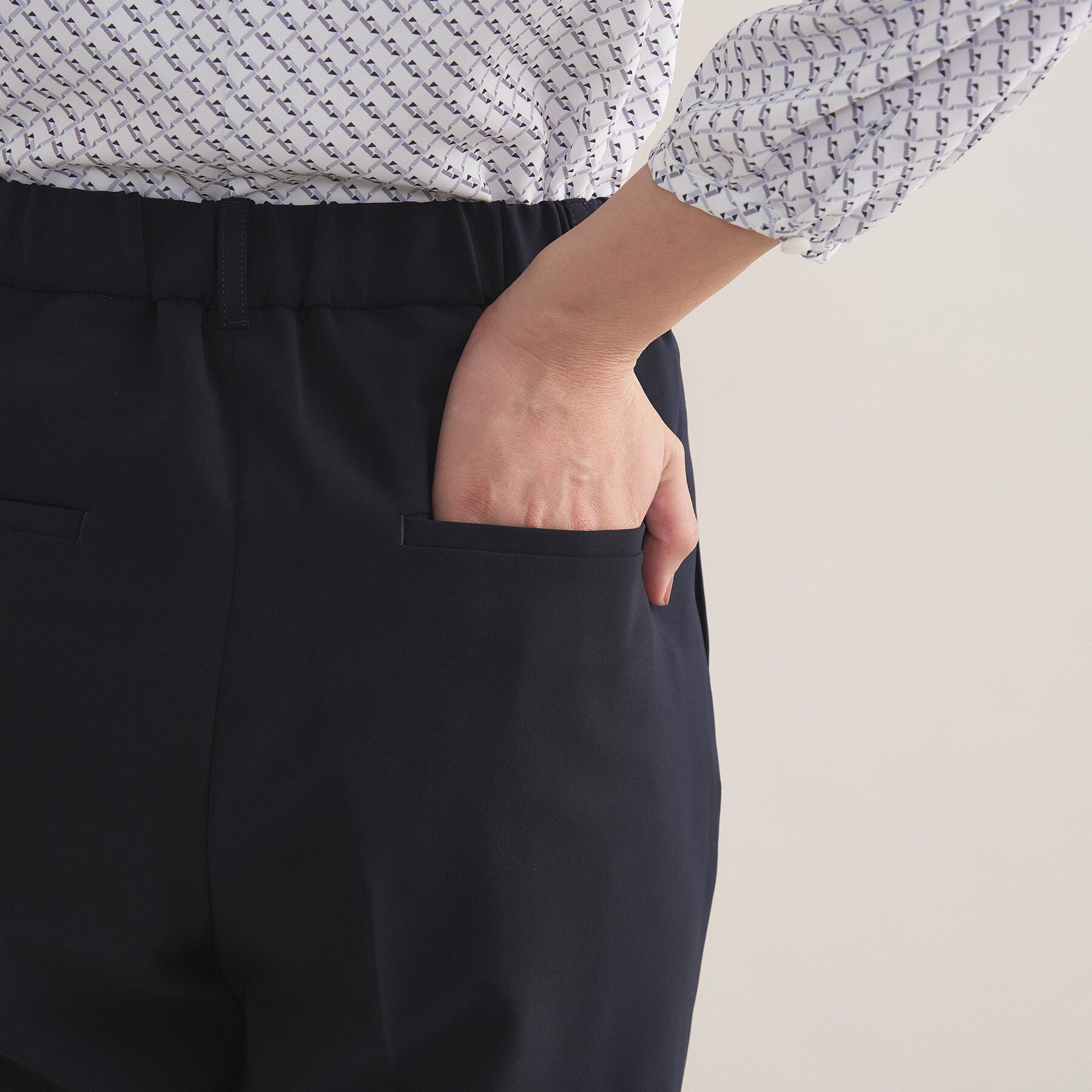 INDIVI「【通勤スーツ／洗える】ストレッチタックテーパードパンツ」|スーツ|