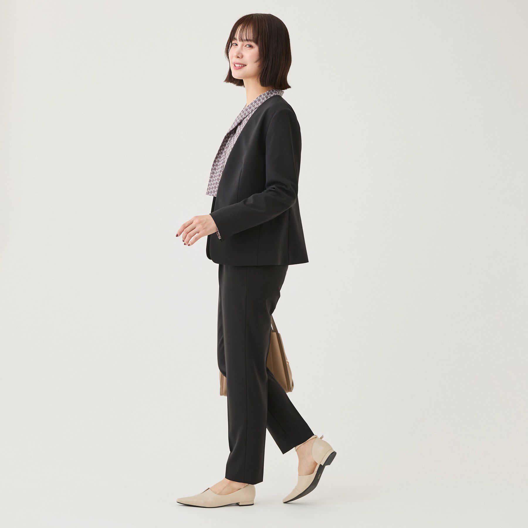 INDIVI「【通勤スーツ／洗える】ストレッチタックテーパードパンツ」|スーツ|