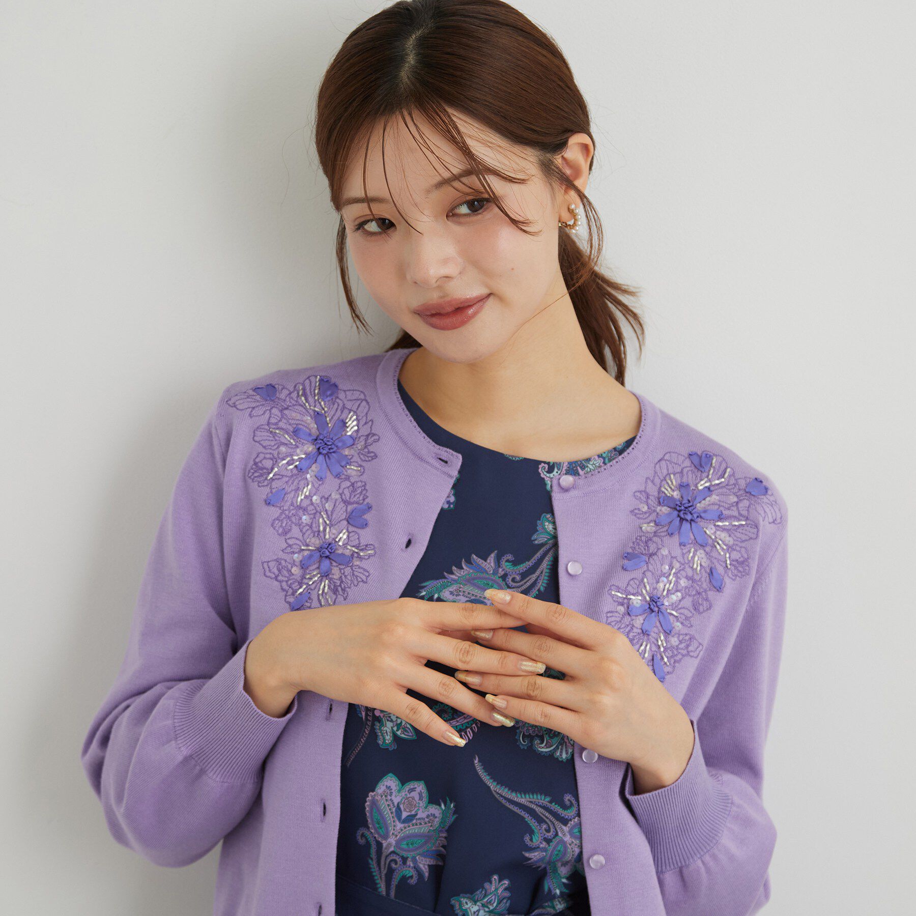 SunaUna「【手洗い可／アンサンブル可】刺しゅうリボンのクラフトニットカーディガン」|カーディガン|
