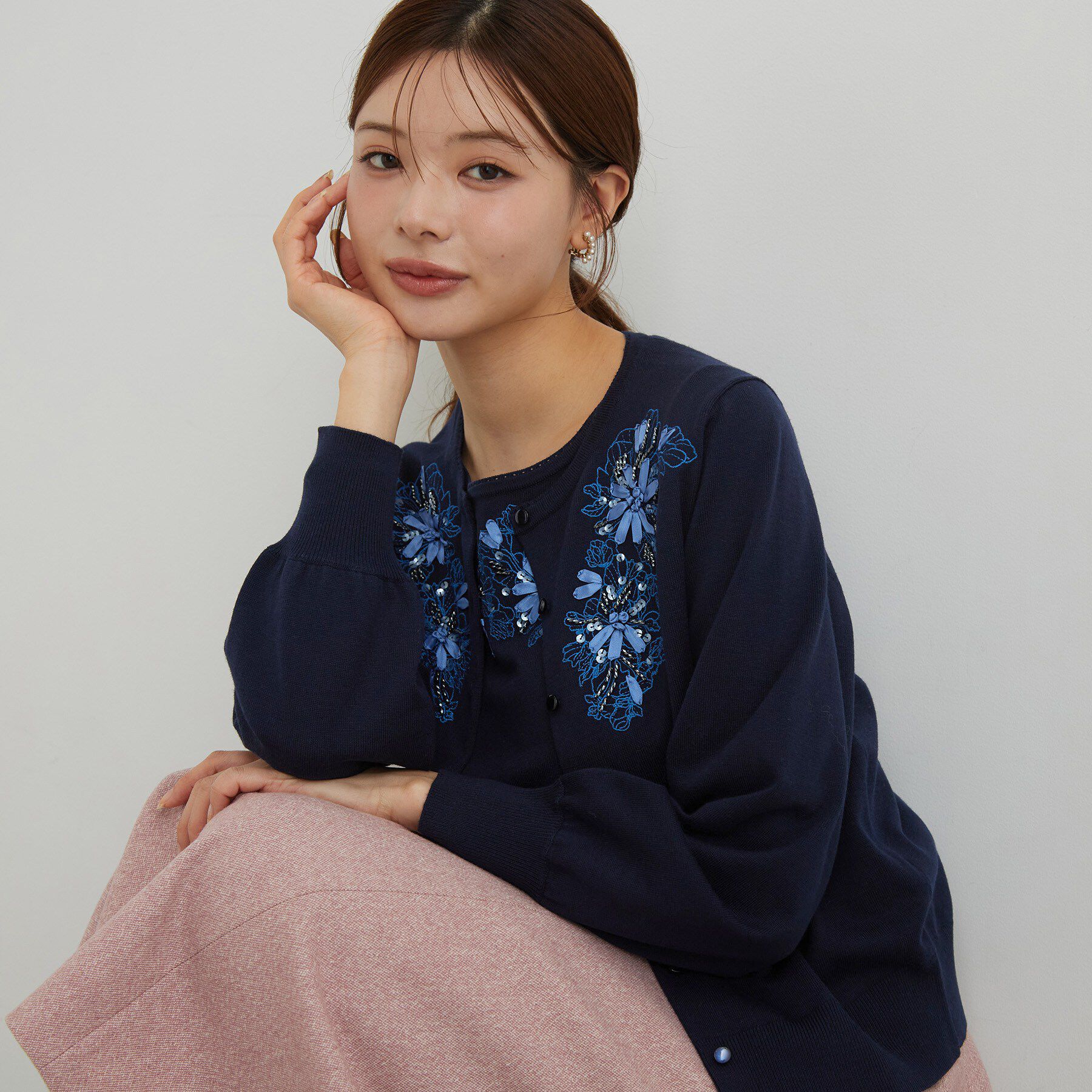 SunaUna「【手洗い可／アンサンブル可】刺しゅうリボンのクラフトニットカーディガン」|カーディガン|