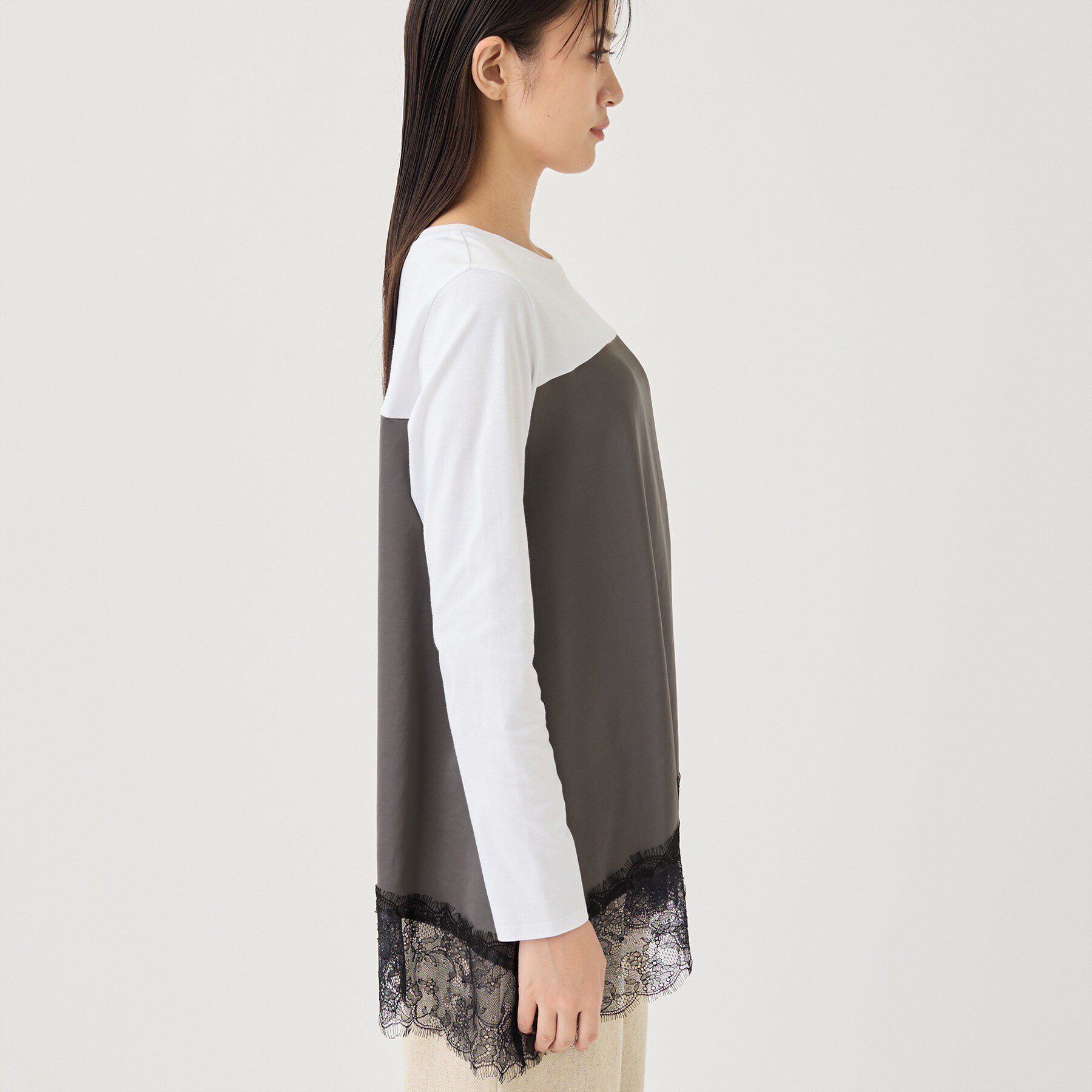 INDIVI「【お腹・腰カバー】サテン切替 レースヘムロングトップス」|Tシャツ・カットソー|